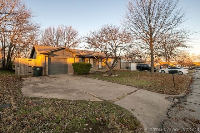 607 W 150 Street S, Glenpool, OK 74033