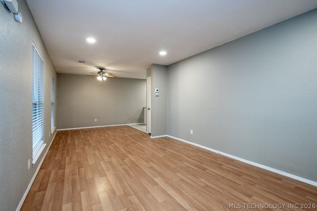 607 W 150 Street S, Glenpool, OK 74033