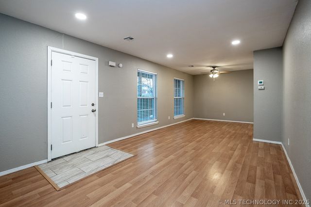 607 W 150 Street S, Glenpool, OK 74033
