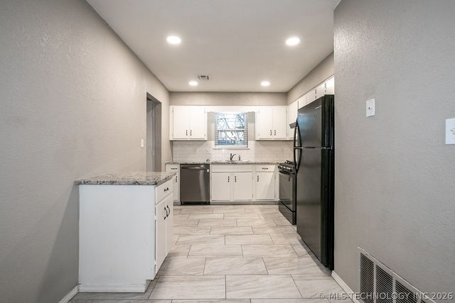 607 W 150 Street S, Glenpool, OK 74033