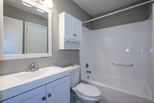 607 W 150 Street S, Glenpool, OK 74033