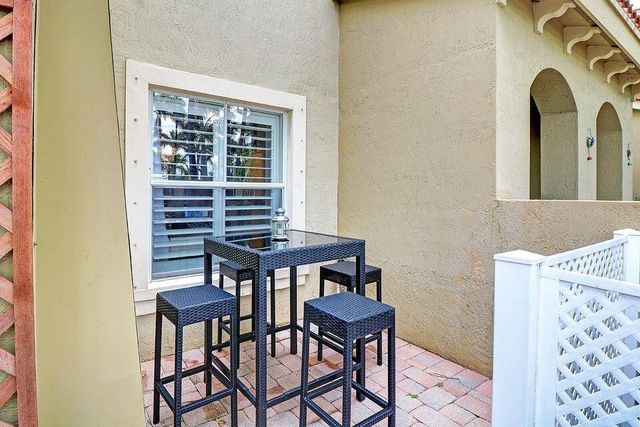 400 Lake Monterey Circle, Boynton Beach, FL 33426