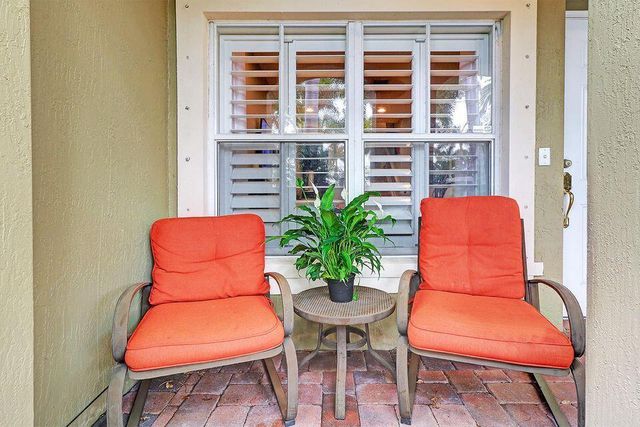 400 Lake Monterey Circle, Boynton Beach, FL 33426