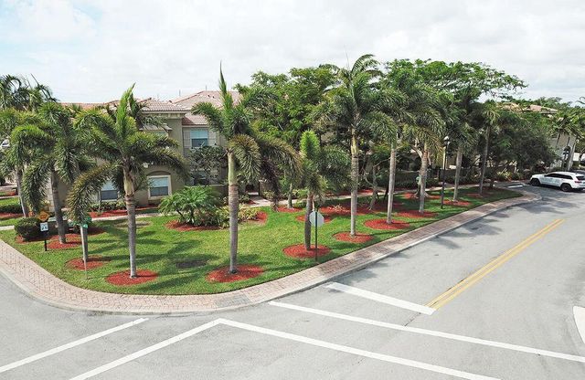 400 Lake Monterey Circle, Boynton Beach, FL 33426