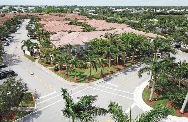 400 Lake Monterey Circle, Boynton Beach, FL 33426