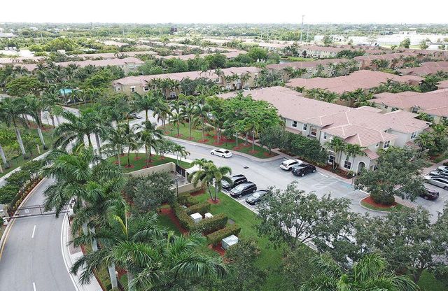 400 Lake Monterey Circle, Boynton Beach, FL 33426