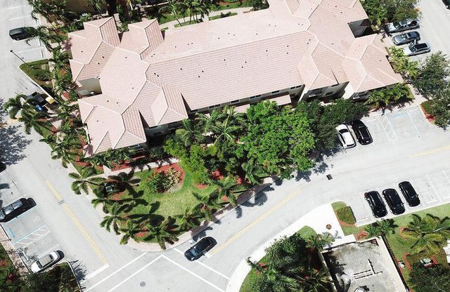 400 Lake Monterey Circle, Boynton Beach, FL 33426