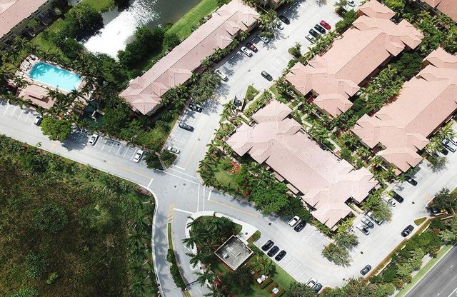 400 Lake Monterey Circle, Boynton Beach, FL 33426