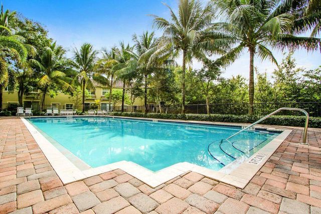 400 Lake Monterey Circle, Boynton Beach, FL 33426