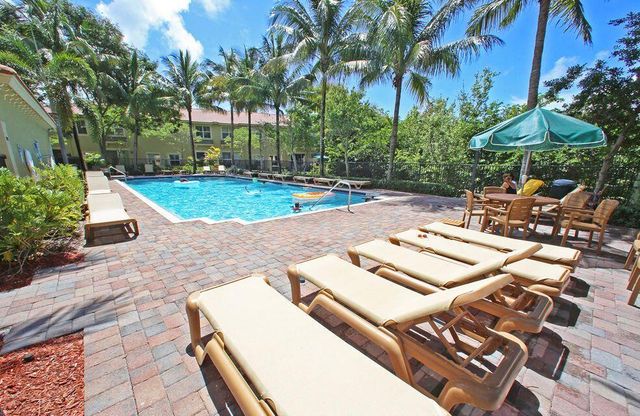 400 Lake Monterey Circle, Boynton Beach, FL 33426