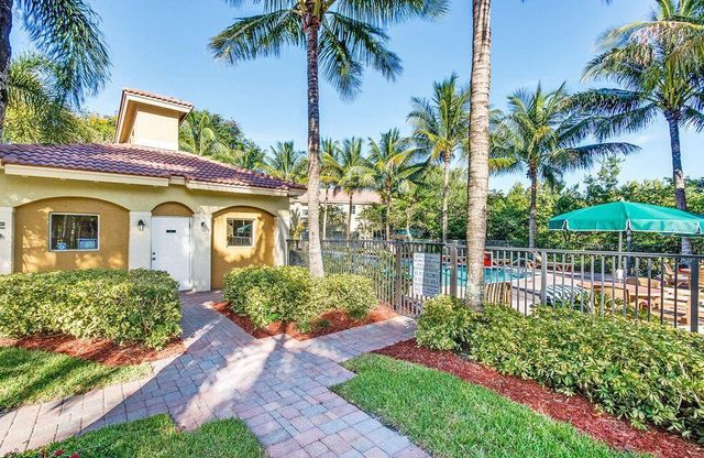 400 Lake Monterey Circle, Boynton Beach, FL 33426