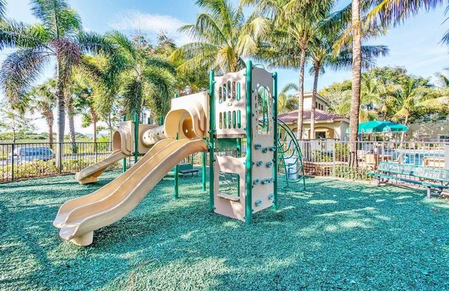 400 Lake Monterey Circle, Boynton Beach, FL 33426