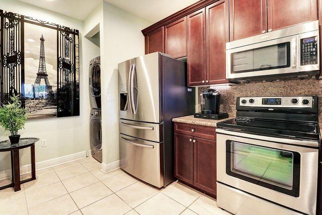 400 Lake Monterey Circle, Boynton Beach, FL 33426