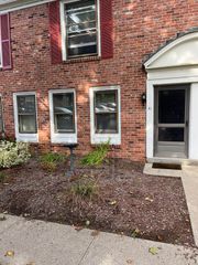 61 Jamestown 61, Springfield, MA 01108