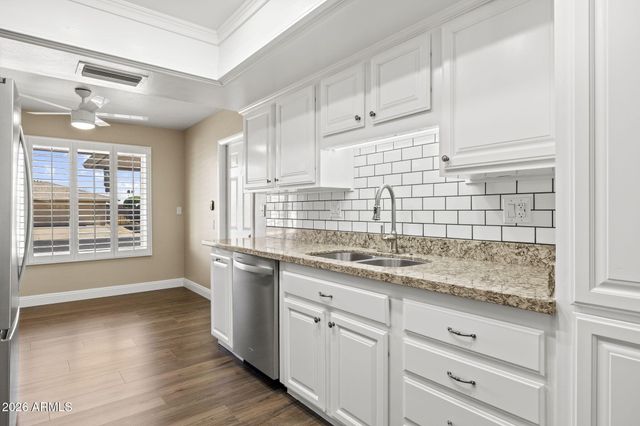 9518 W Oakstone Drive, Sun City, AZ 85351