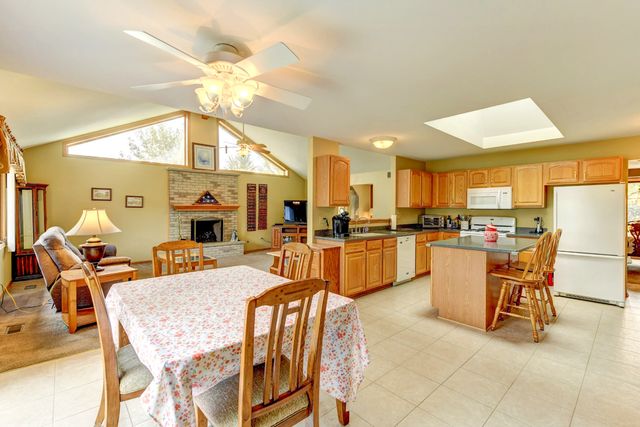 8600 Henke Drive, Tinley Park, IL 60487