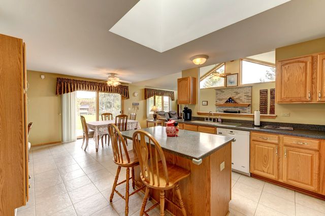 8600 Henke Drive, Tinley Park, IL 60487