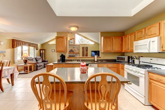 8600 Henke Drive, Tinley Park, IL 60487