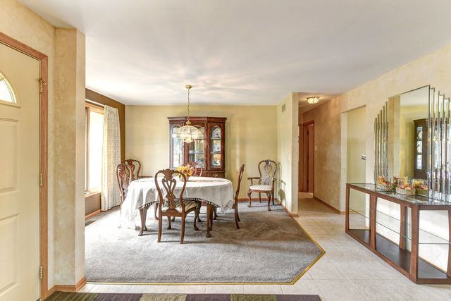 8600 Henke Drive, Tinley Park, IL 60487