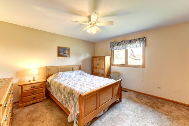 8600 Henke Drive, Tinley Park, IL 60487