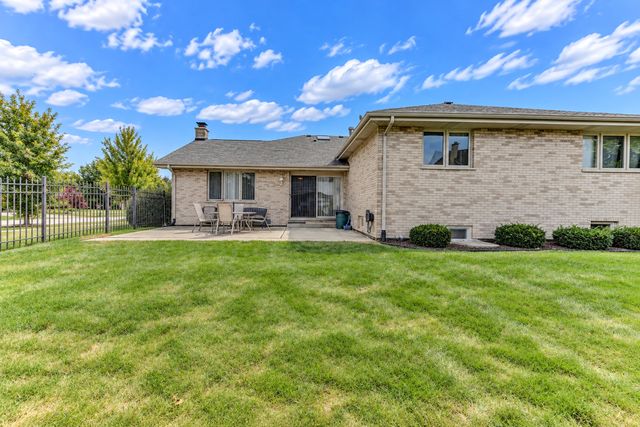 8600 Henke Drive, Tinley Park, IL 60487