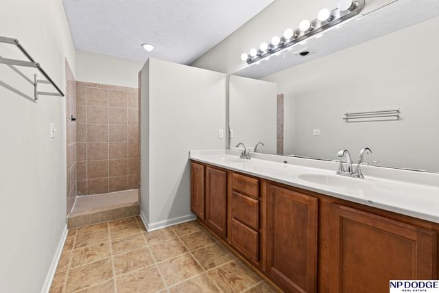 2514 N 165th Avenue, Omaha, NE 68116