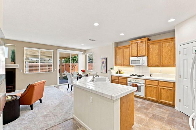 5309 Fox Trotter Way, Elk Grove, CA 95757