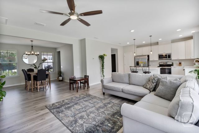 95 Minning Loop, Richmond Hill, GA 31324