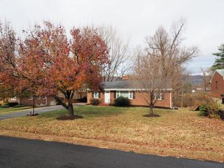 2644 Lindenwood DR, Vinton, VA 24179