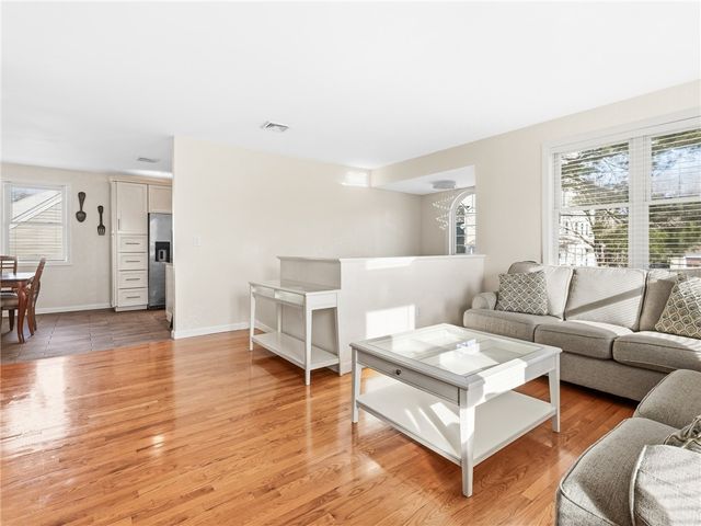 64 Brookdale Boulevard, Pawtucket, RI 02861