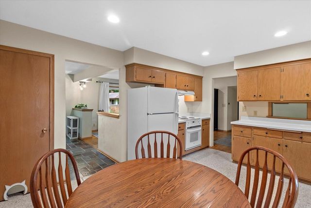 6420 Mansfield DRIVE, Greendale, WI 53129