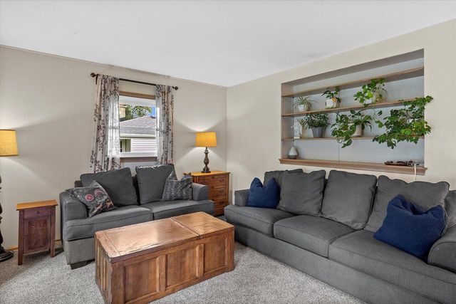 6420 Mansfield DRIVE, Greendale, WI 53129