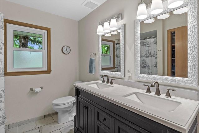6420 Mansfield DRIVE, Greendale, WI 53129