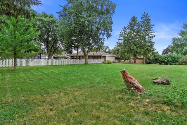6420 Mansfield DRIVE, Greendale, WI 53129