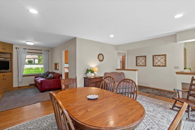 6420 Mansfield DRIVE, Greendale, WI 53129