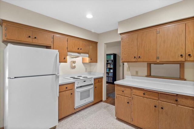 6420 Mansfield DRIVE, Greendale, WI 53129
