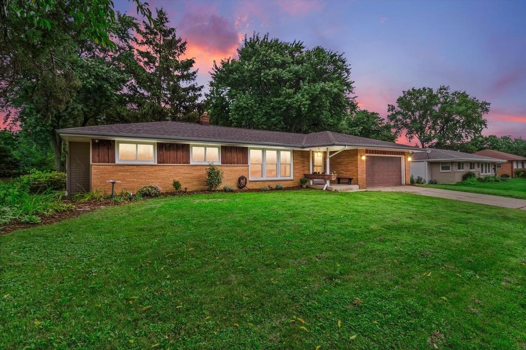 6420 Mansfield DRIVE, Greendale, WI 53129