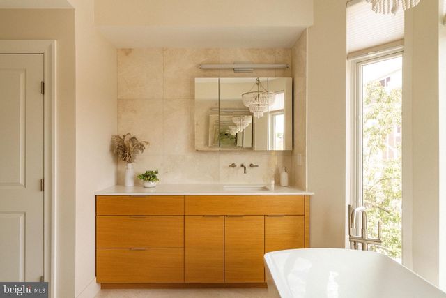 516 S 21ST ST, Philadelphia, PA 19146