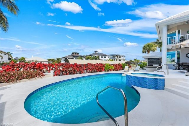 375 Germain AVE, Naples, FL 34108