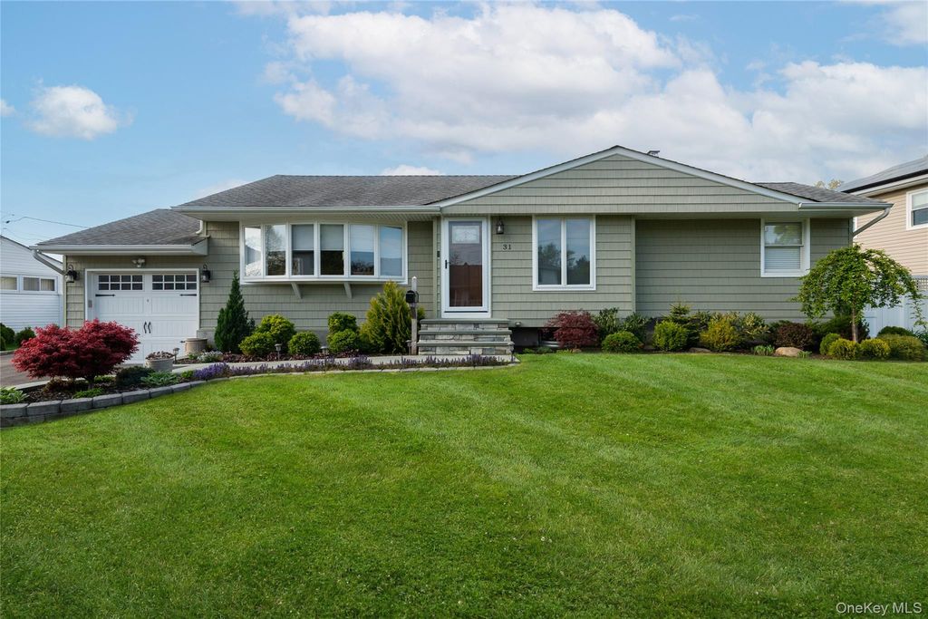 31 Garden Circle, Syosset, NY 11791 — exterior