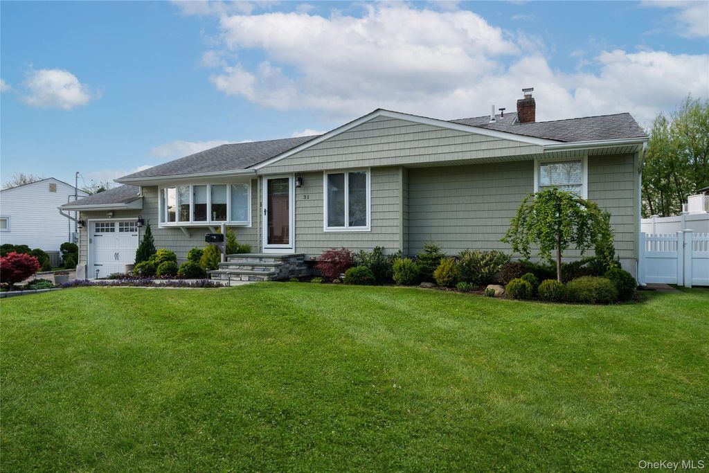 31 Garden Circle, Syosset, NY 11791 — photo 2