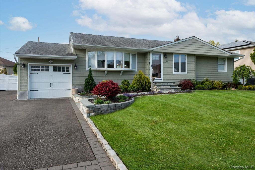 31 Garden Circle, Syosset, NY 11791 — photo 3