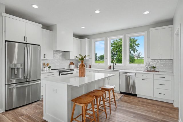 2716 Fleur Drive 12, Des Moines, IA 50321