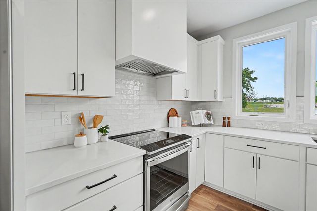 2716 Fleur Drive 12, Des Moines, IA 50321
