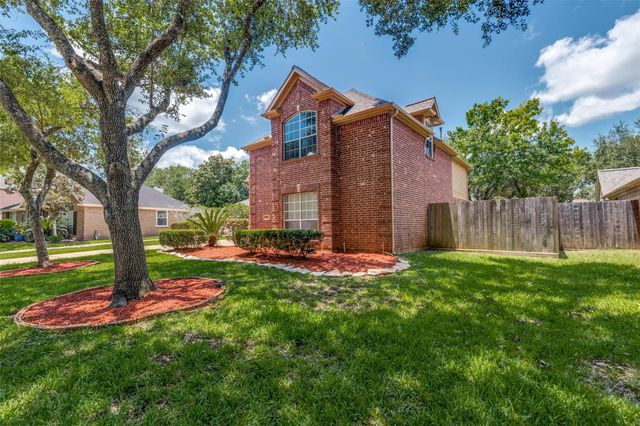 8106 Meadow Pond Drive, Missouri City, TX 77459