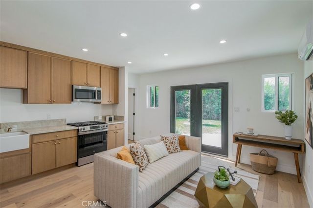 2357 Midvale Ave, Los Angeles, CA 90064