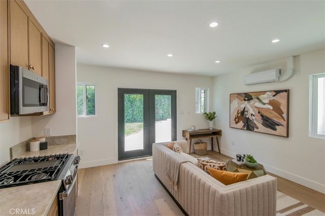 2357 Midvale Ave, Los Angeles, CA 90064
