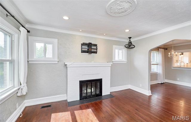 805 Leonard Drive, Rock Hill, MO 63119