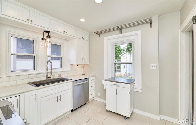805 Leonard Drive, Rock Hill, MO 63119