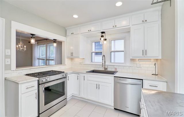 805 Leonard Drive, Rock Hill, MO 63119
